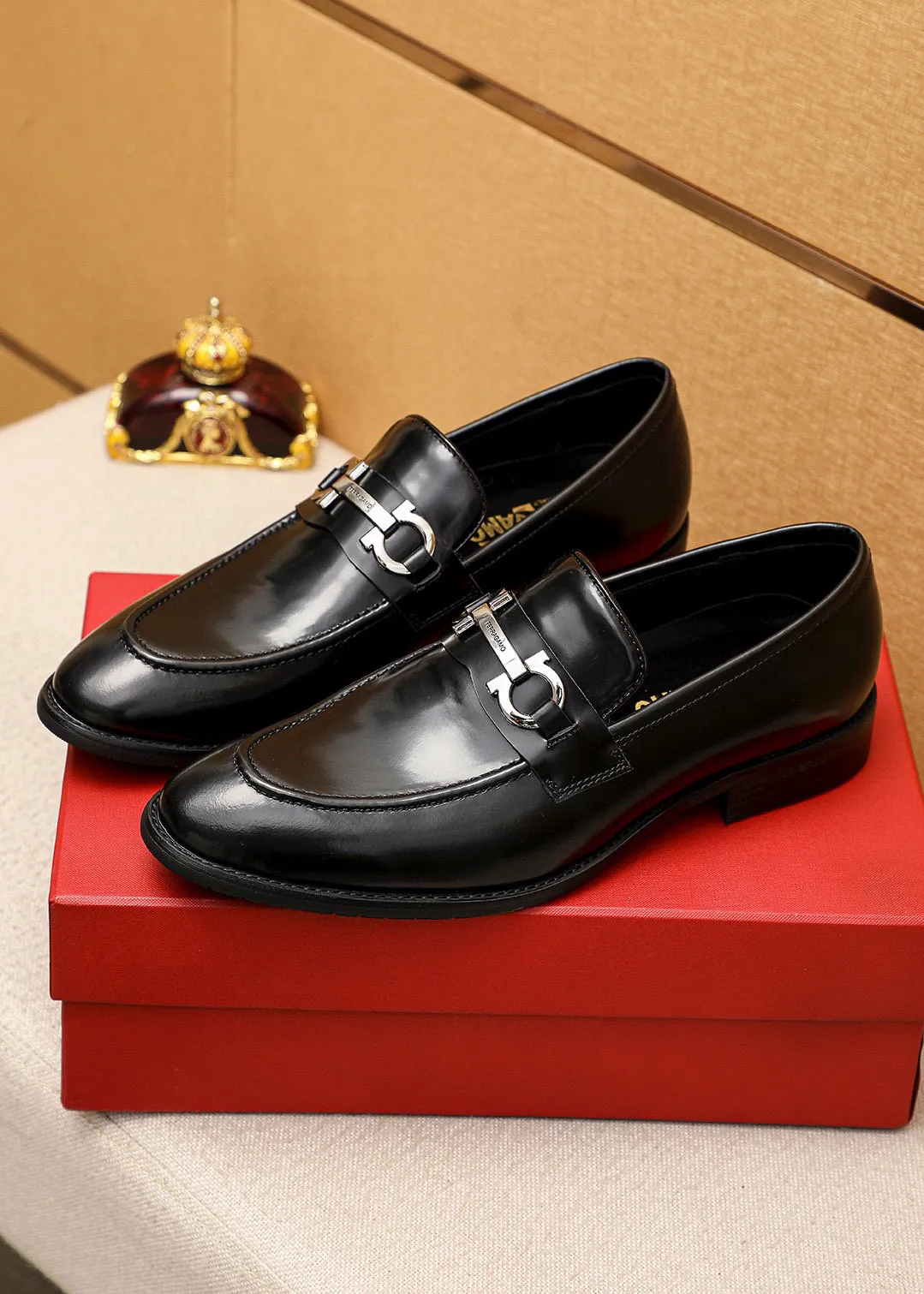Men's shoes 💰460 💐 Product trademark: Ferragamo "Ferragamo" casual leather shoes Regular size: 39-44 (38.45.46🉑️Customized) Product materials: Selected imported open-edge beaded cowhide leather upper + classic hardware buckle, imported water-dyed cowhide leather lining. Strong three-dimensional visual effect, combined outsole Color: 2⃣️colors available